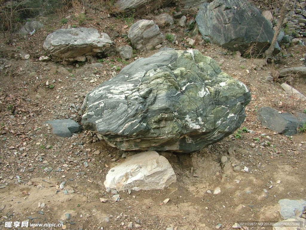 山石