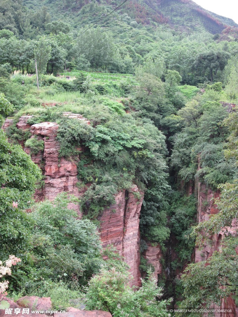 太行山郭亮红石