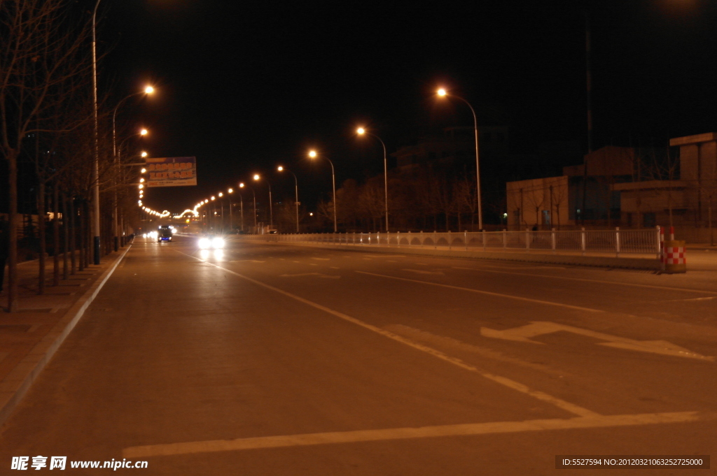 夜间 公路