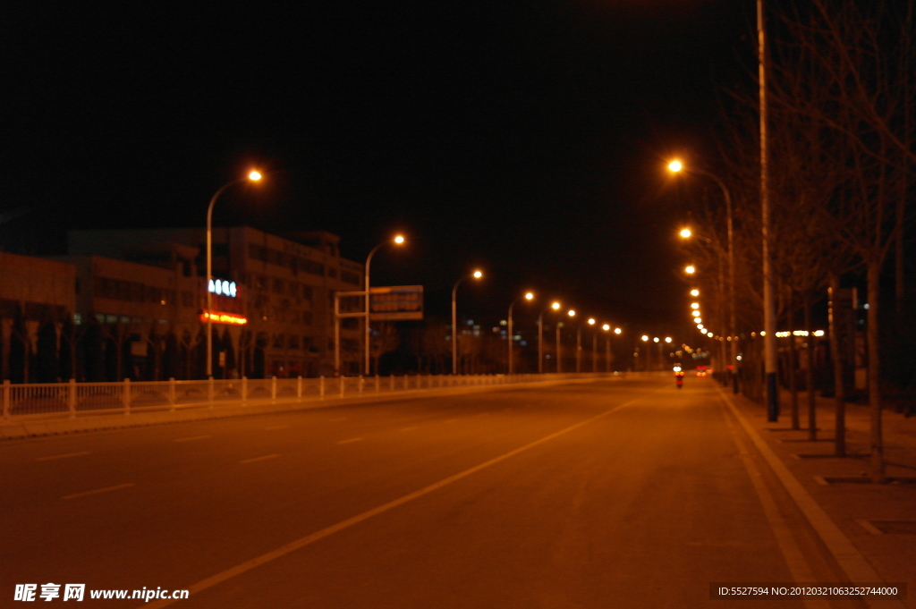 夜间 公路