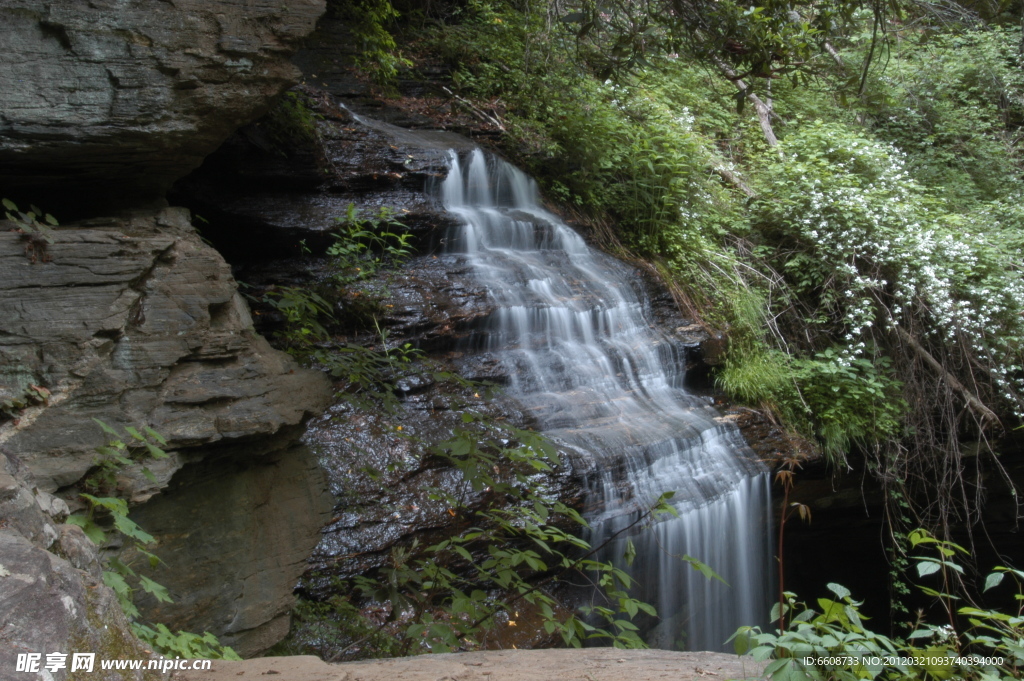 山间河流