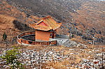 山腰的古建
