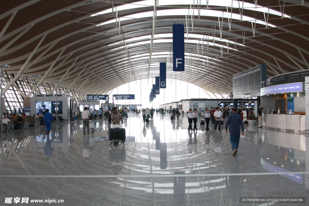 繁忙的上海浦东机场