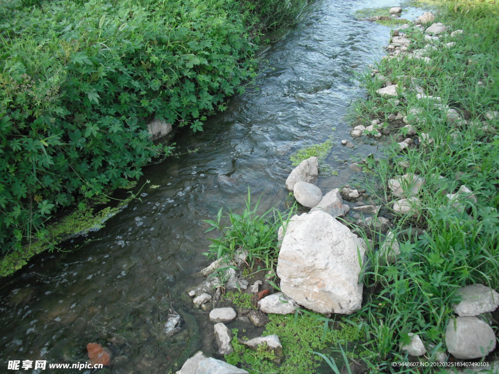 小溪流水