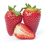 新鲜剖开的草莓