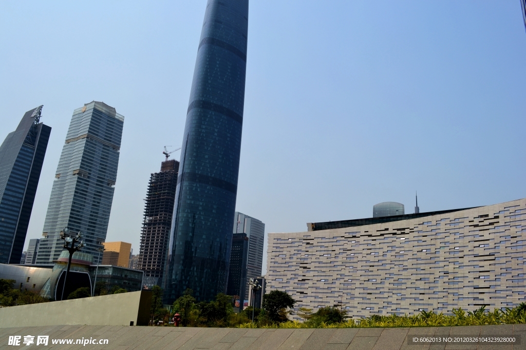 珠江新城西塔及广州图书馆