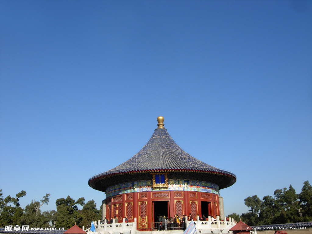 【携程攻略】北京皇穹宇景点,皇穹宇是皇帝祭天时供奉祭祀神位的场所。我们冒着酷暑参观，进去还要…
