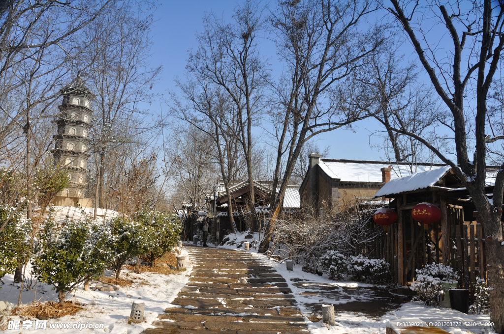 黄叶村庄雪景