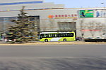 急驶的公交车