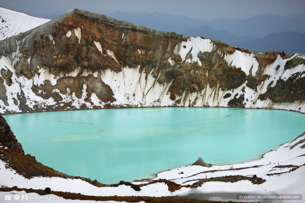 雪山 绿水