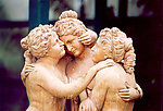 三女雕像