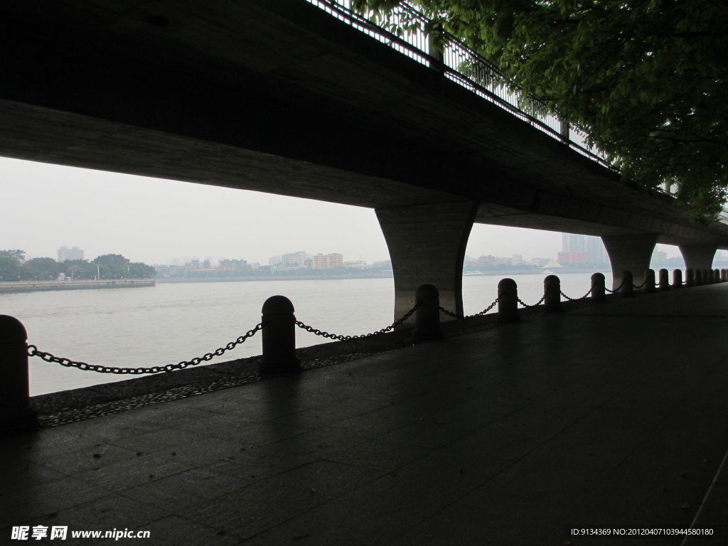 广州沙面公园眺望江景