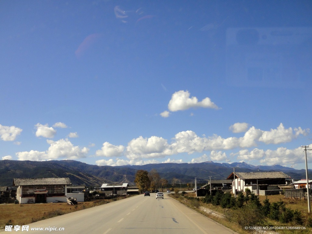 去山庄的路上