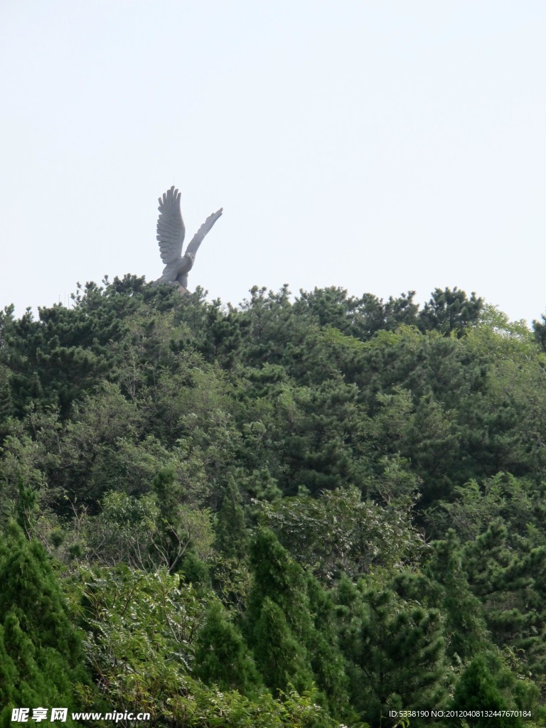 石鹰石像