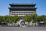 前门 古楼 绿树