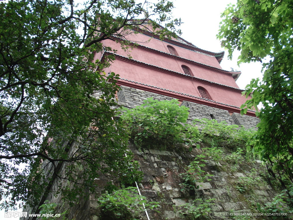 莲花山清代残旧古城楼