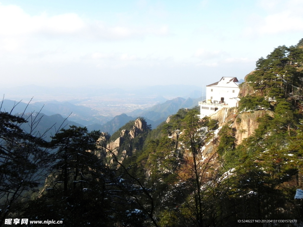 雪景 山中古寺