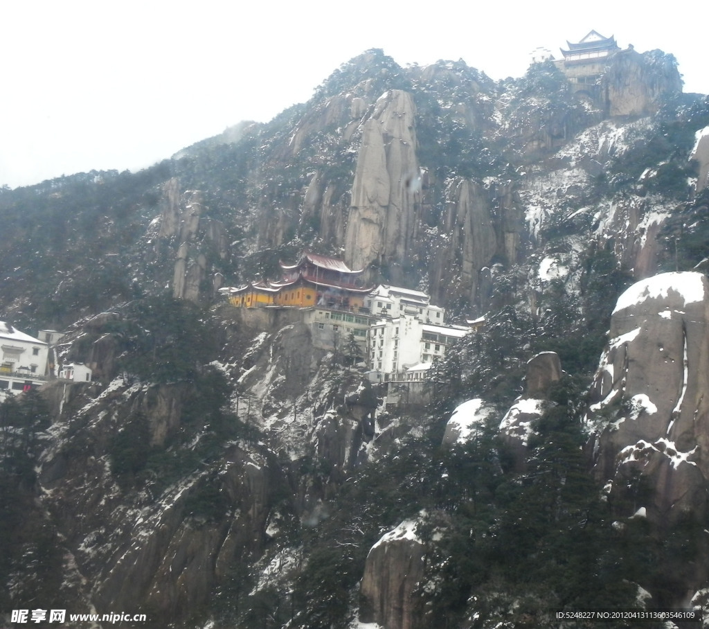 雪景 山中古寺