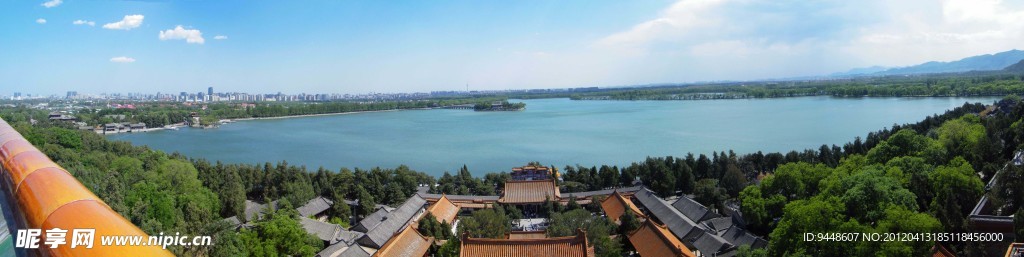 湖光云景