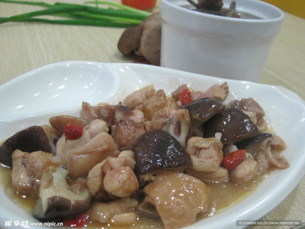 排骨炖香菇的做法_菜谱_豆果美食