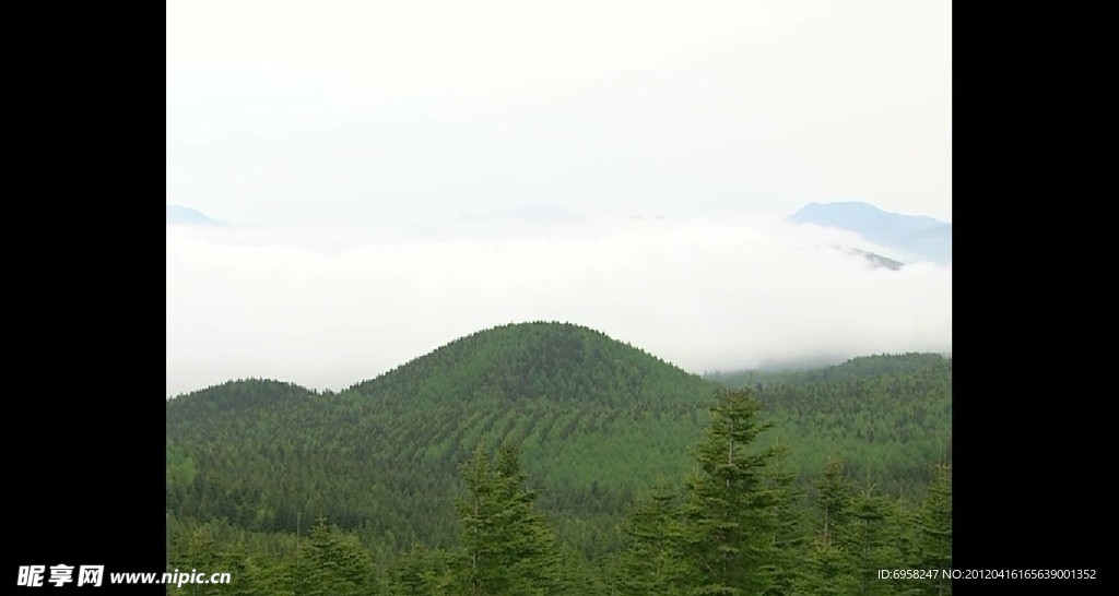 山雾翻滚
