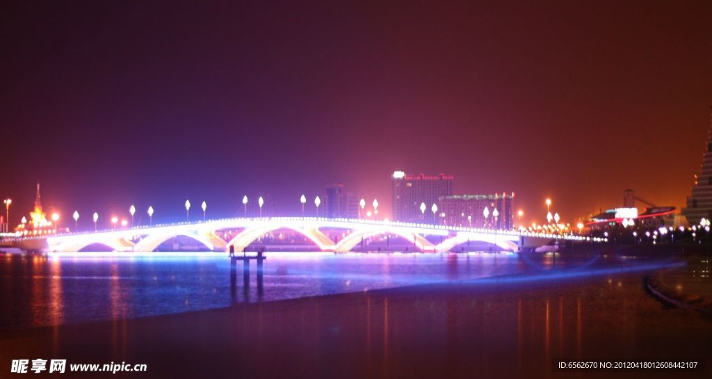 日照夜景