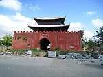 三亚崖城古城门