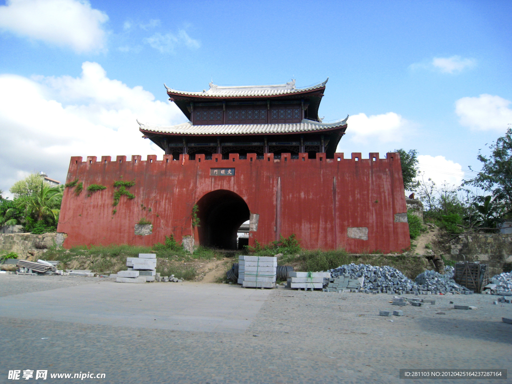 三亚崖城古城门