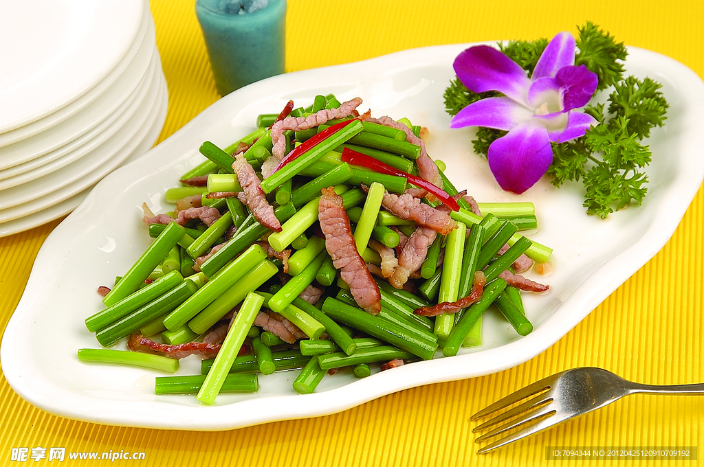 腊肉煲蒜苔