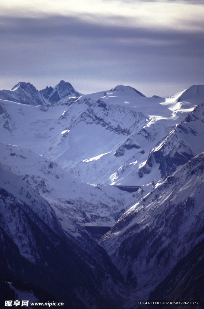 雪山 山峦