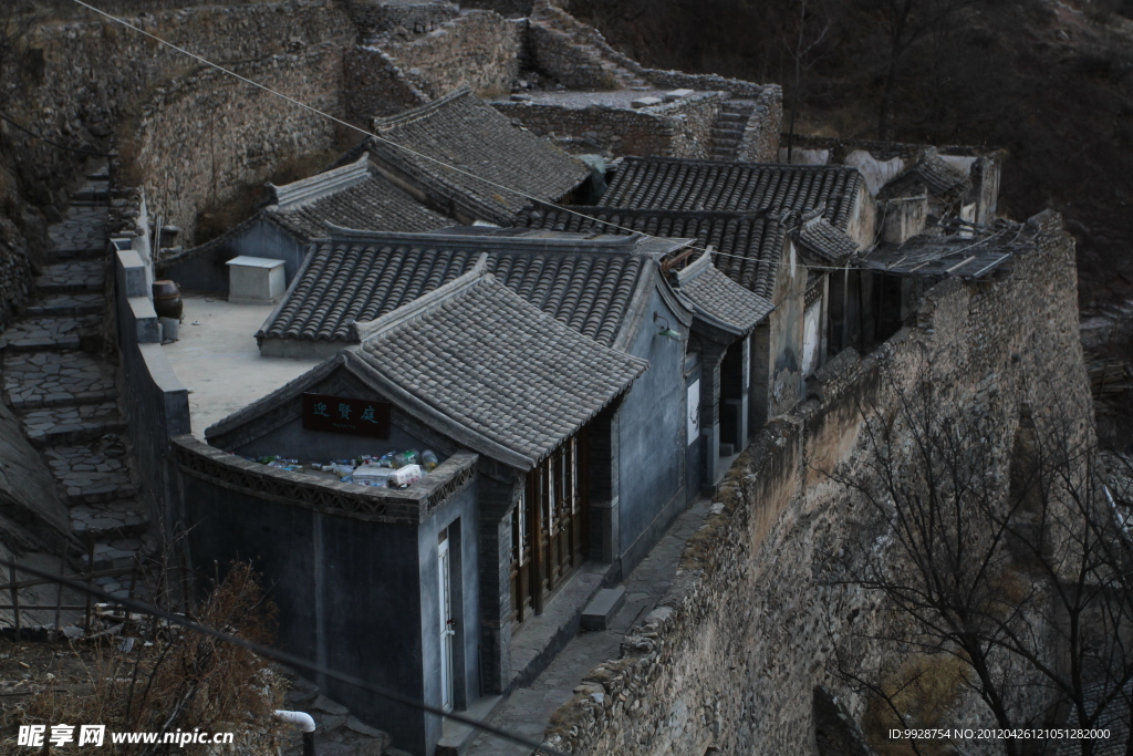 静谧的古镇晨景
