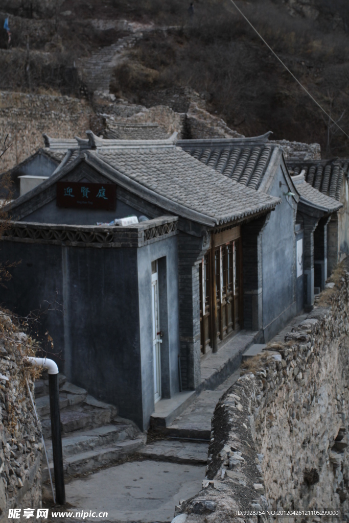 静谧的古镇晨景