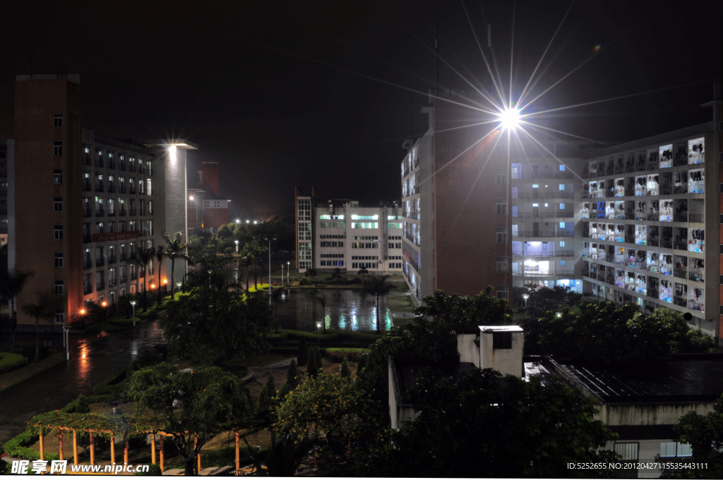 校园夜景