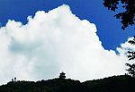 白云中的景色