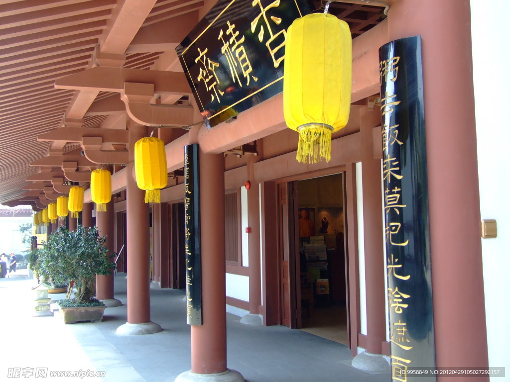 店门