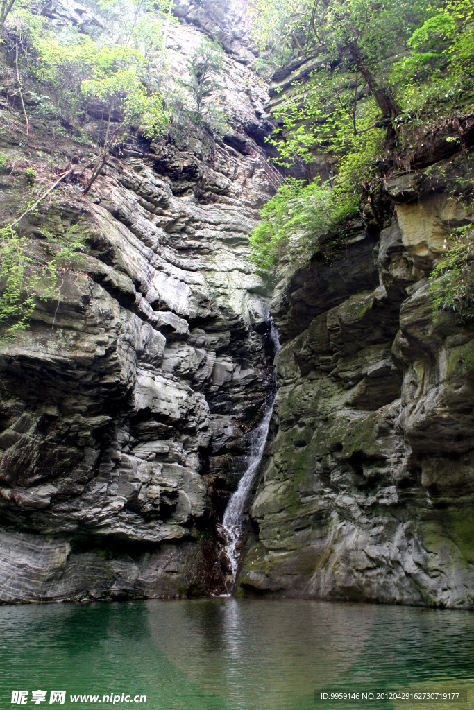 高山流水小瀑布风景（非高清）