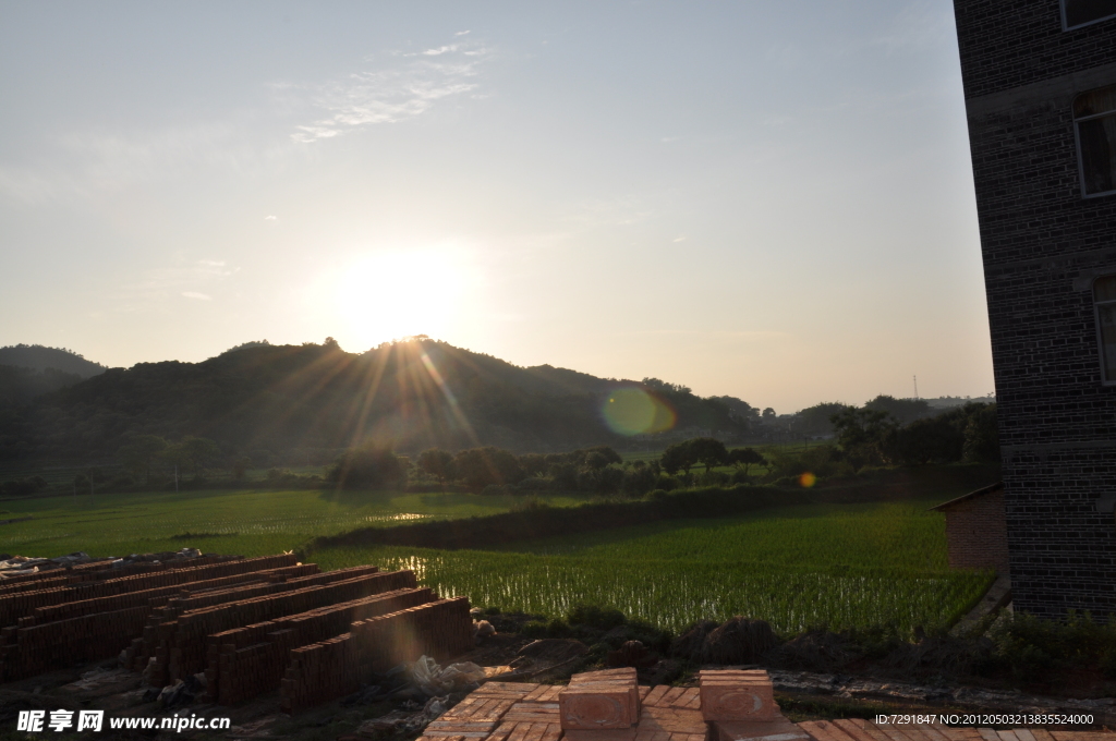 屋后夕阳