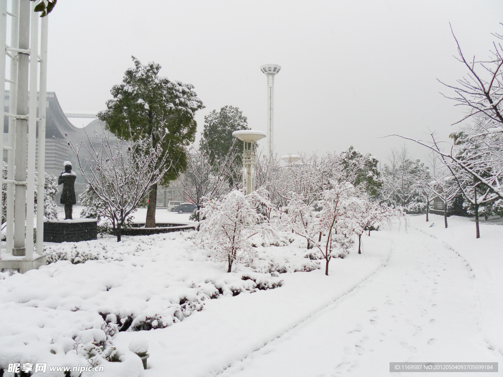 公园雪景