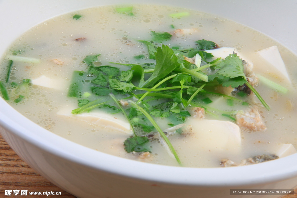 生鱼二食 鱼头骨豆腐汤