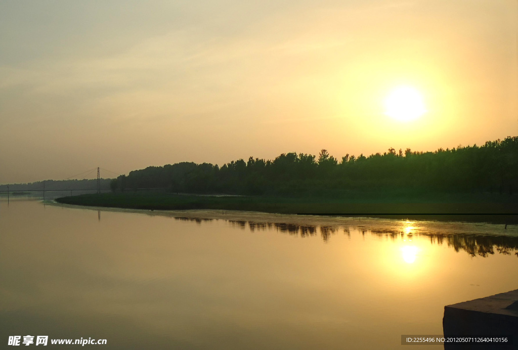 夕阳湖景