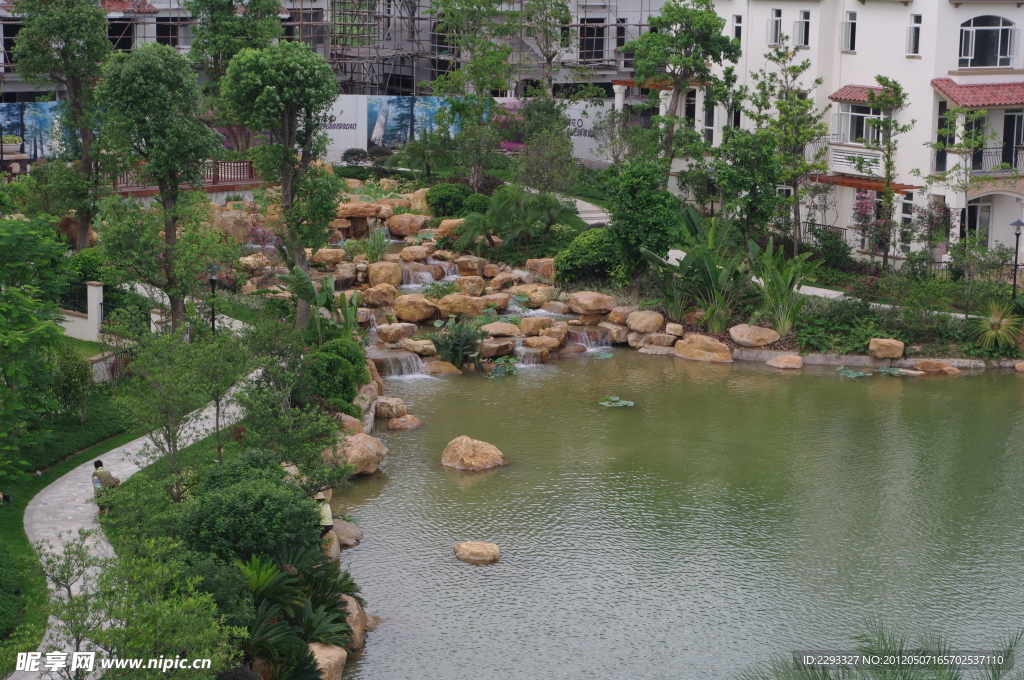 别墅湖景小道