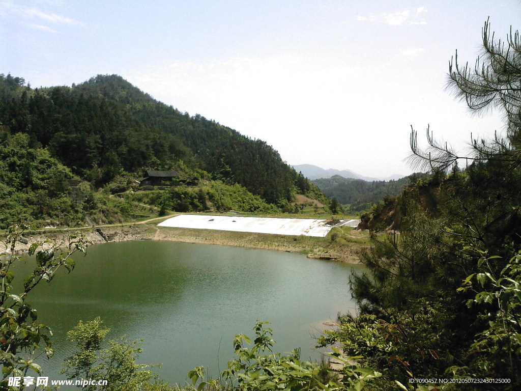 水坝