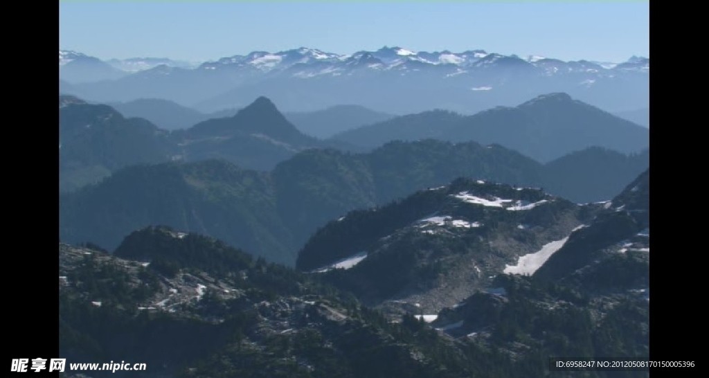 险峻的山峰