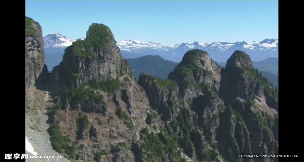 险峻的山峰