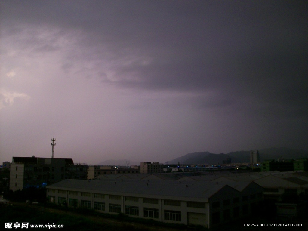 暴雨之前的天空