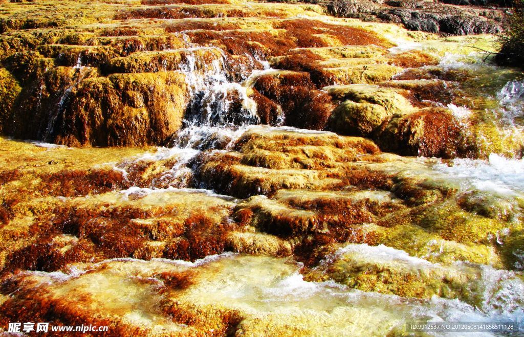 黄龙流沙瀑