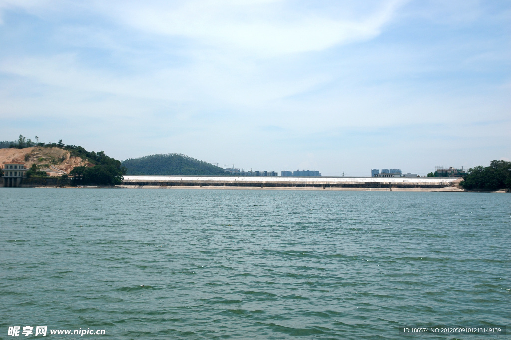 大坝全景