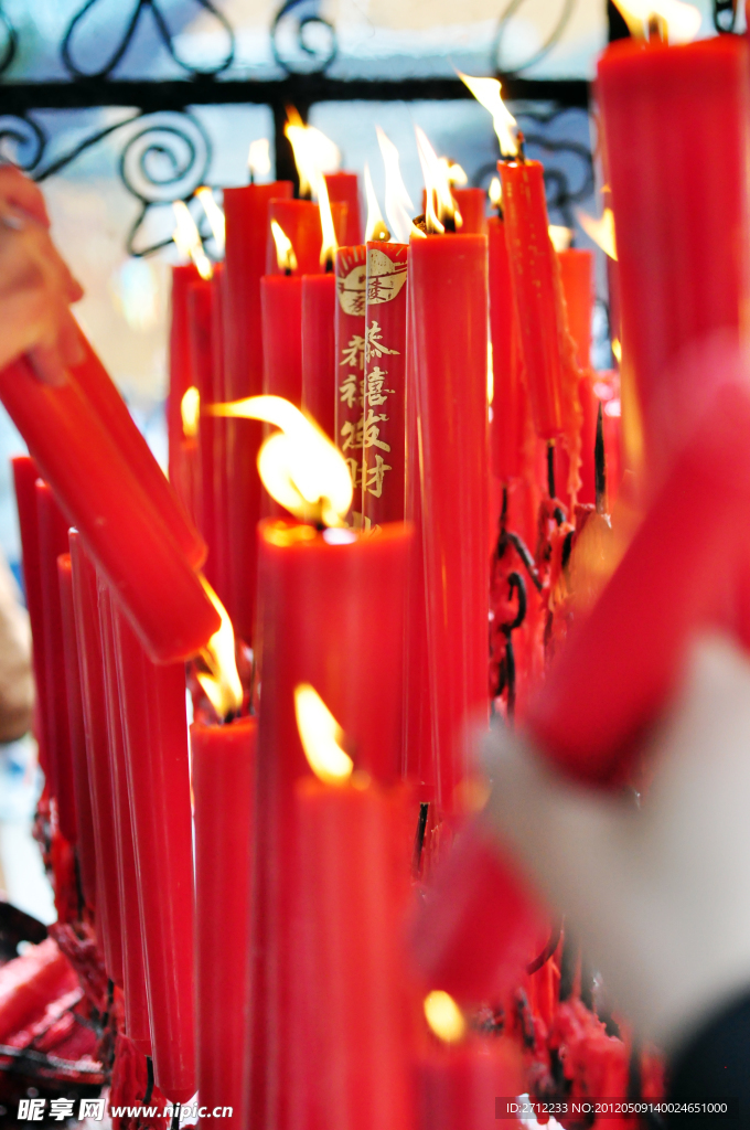 寺院红烛