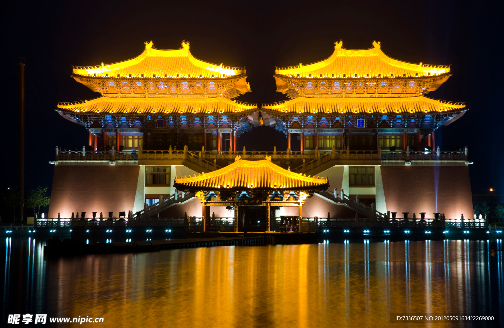 清明上河园夜景