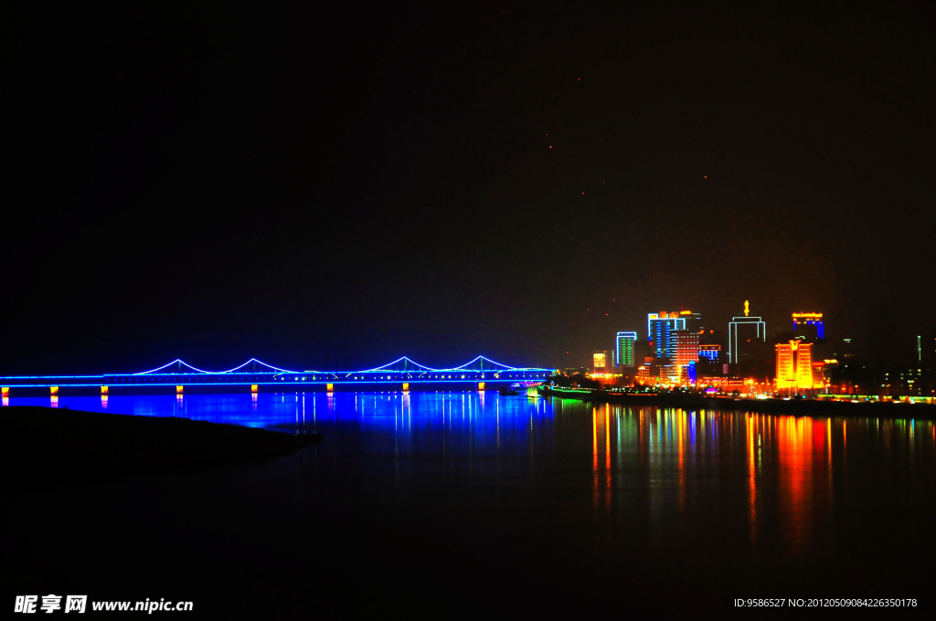 丹东鸭绿江夜景